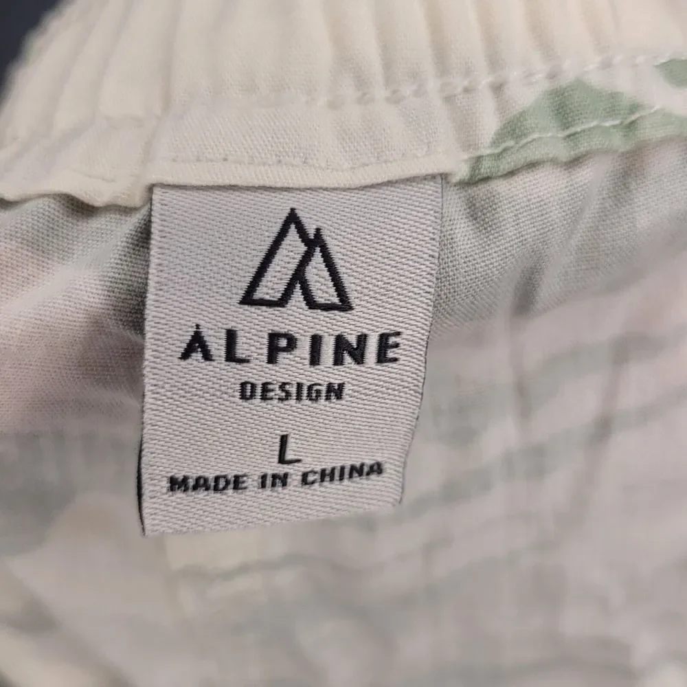 NWT Alpine‎ Design Shorts  Green Design SPF 30 Size Large Elastic Waist